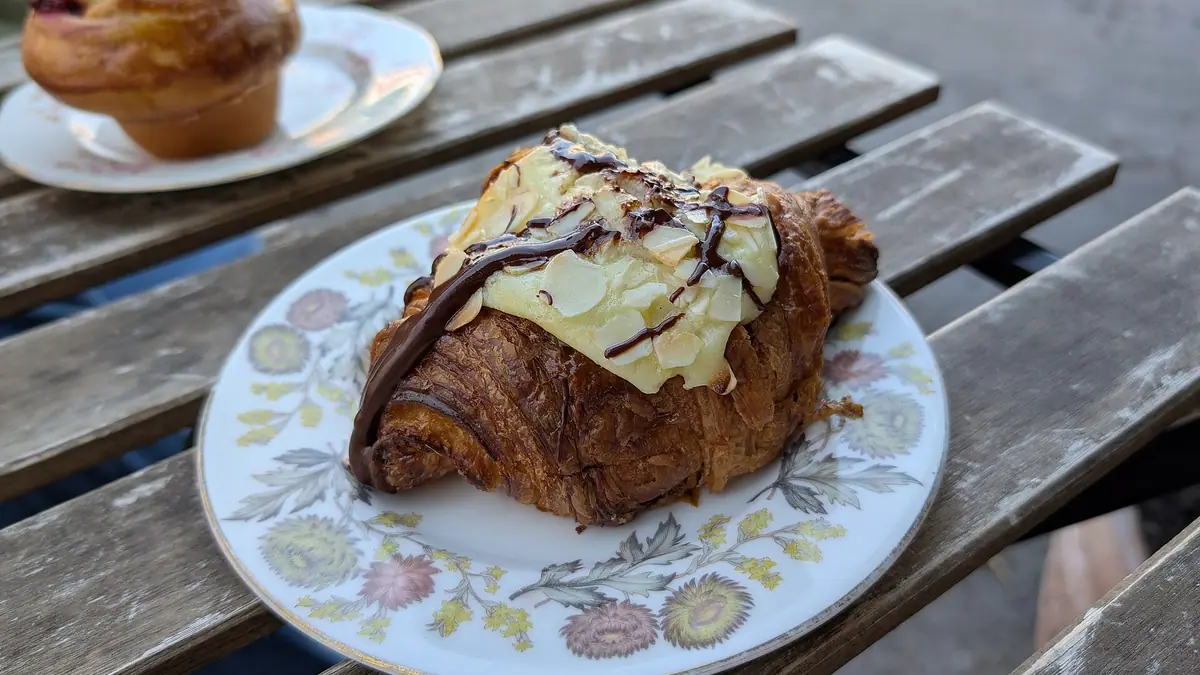 Borneo Cafe & Bakery – patisserie in Bowes Park, London
